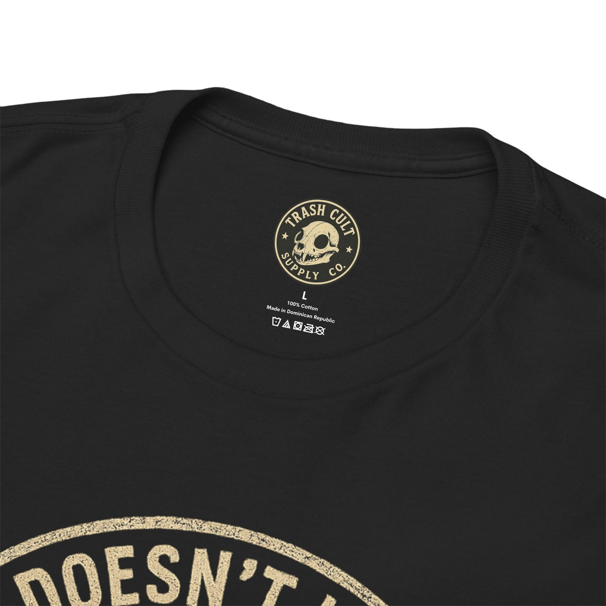 “What Doesn’t Kill You Makes You Stronger” Skull & Bow T-Shirt – Vintage Grunge Graphic | Gildan 5000